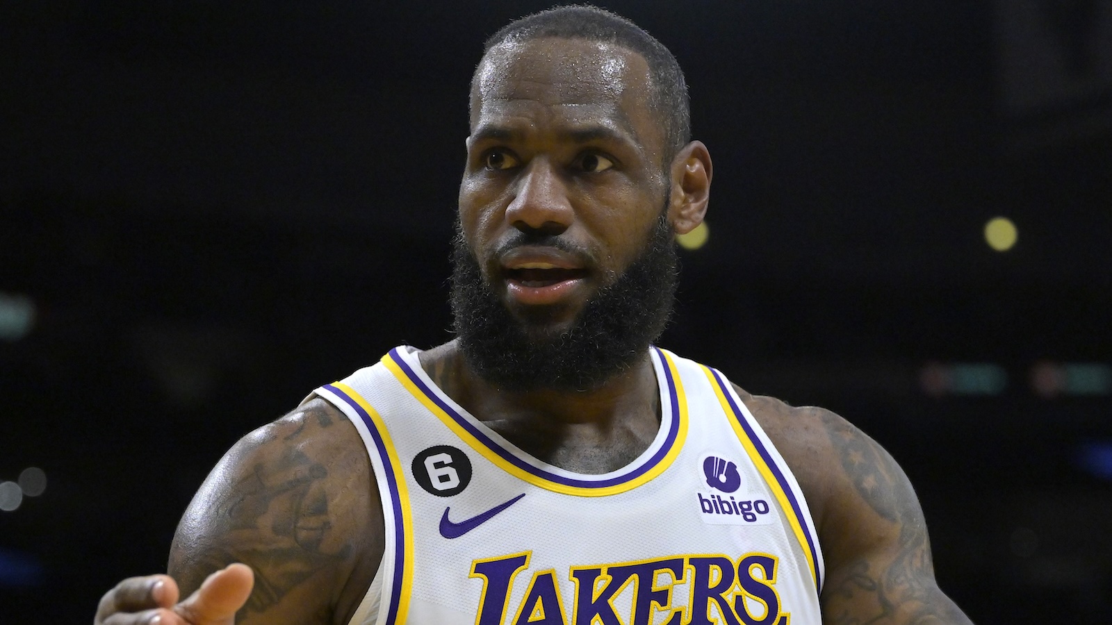 LeBron James confuses fans with social media post in Spanish
