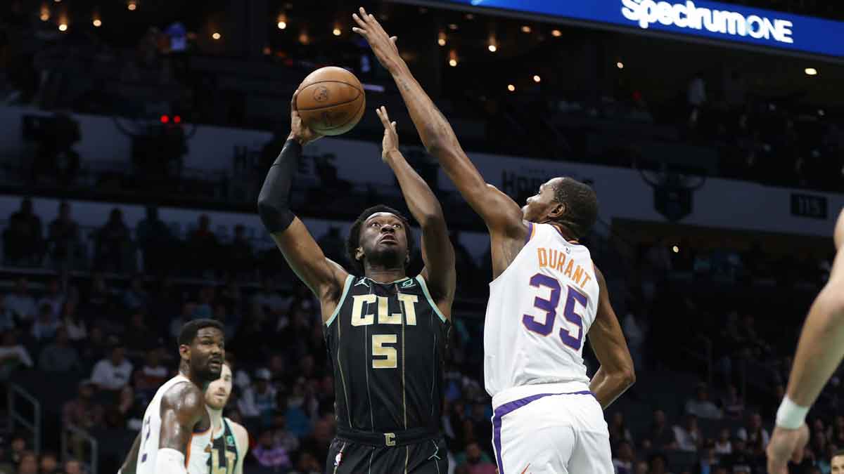 Charlotte Hornets center Mark Williams (5) tries to shoot over Phoenix Suns forward Kevin Durant (35) during first half action at Spectrum Center.