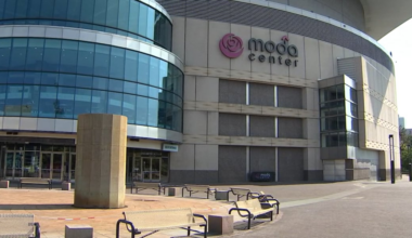 Group launches campaign to keep Trail Blazers in Portland, calls for Moda Center upgrades
