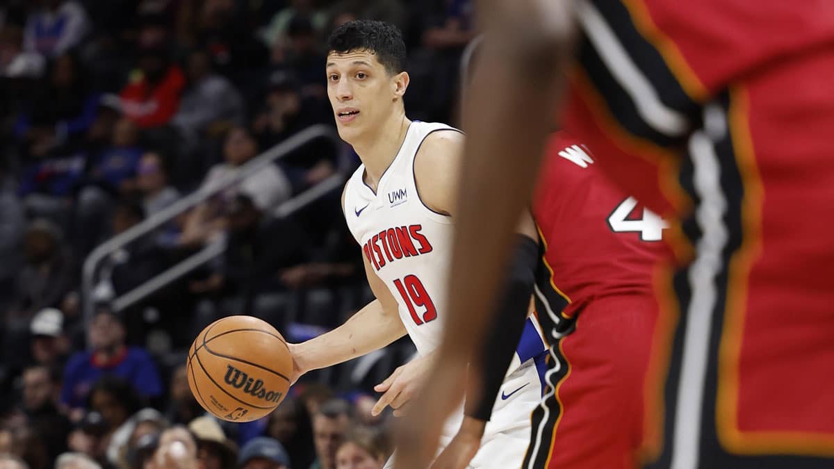 Detroit Pistons forward Simone Fontecchio (19) dribbles in the second half against the Miami Heat at Little Caesars Arena.