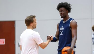 GqYKdM8WIAAVwsv copy