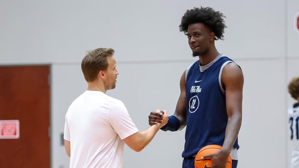 GqYKdM8WIAAVwsv copy