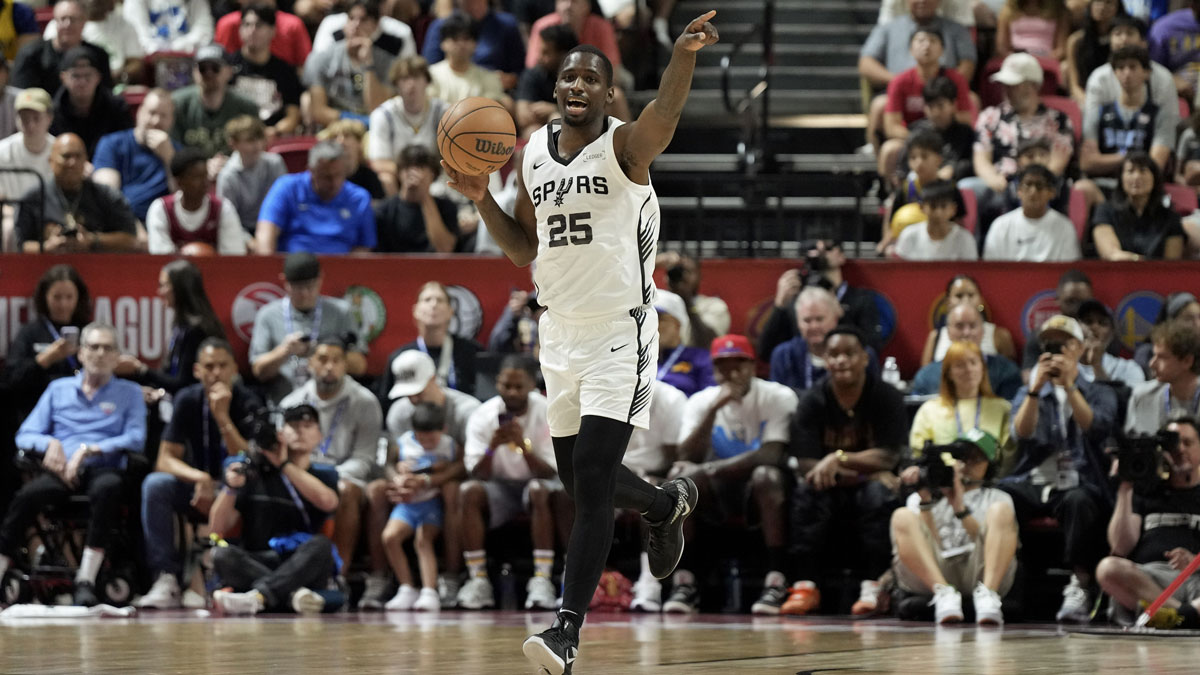 San Antonio Spurs forward David Jones-Garcia (25) gestures to a teammate in the first quarter of their game against the Dallas Mavericks at Thomas & Mack Center. 