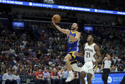 Stephen Curry returns to lead Golden State Warriors to victory over New Orleans Pelican