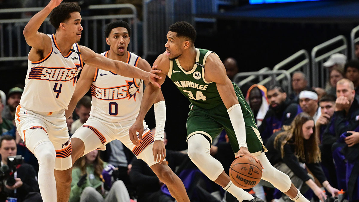 Suns forward Oso Ighodaro (4) and guard Ryan Dunn defend Giannis Antetokounmpo