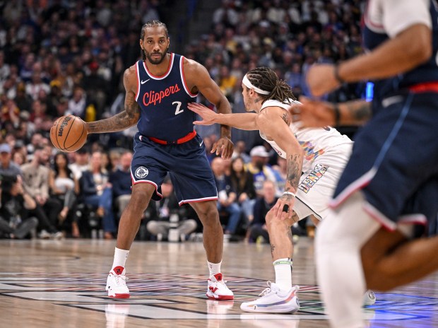Kawhi Leonard (2) of the LA Clippers looks to pass...