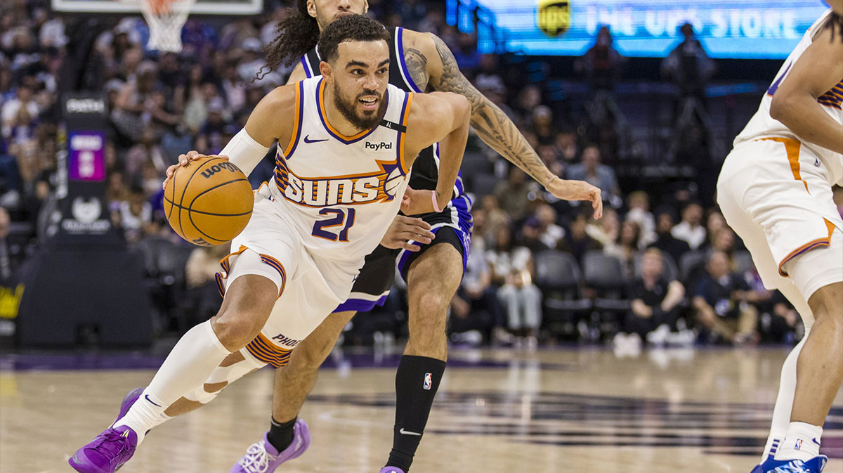 Phoenix Suns guard Tyus Jones (21) drives to the basket against the Sacramento Kings during the third quarter at Golden 1 Center.