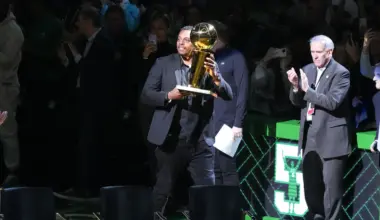 Paul Pierce and Kevin Garnett challenge Celtics' trade strategy, fear loss of potential dynasty