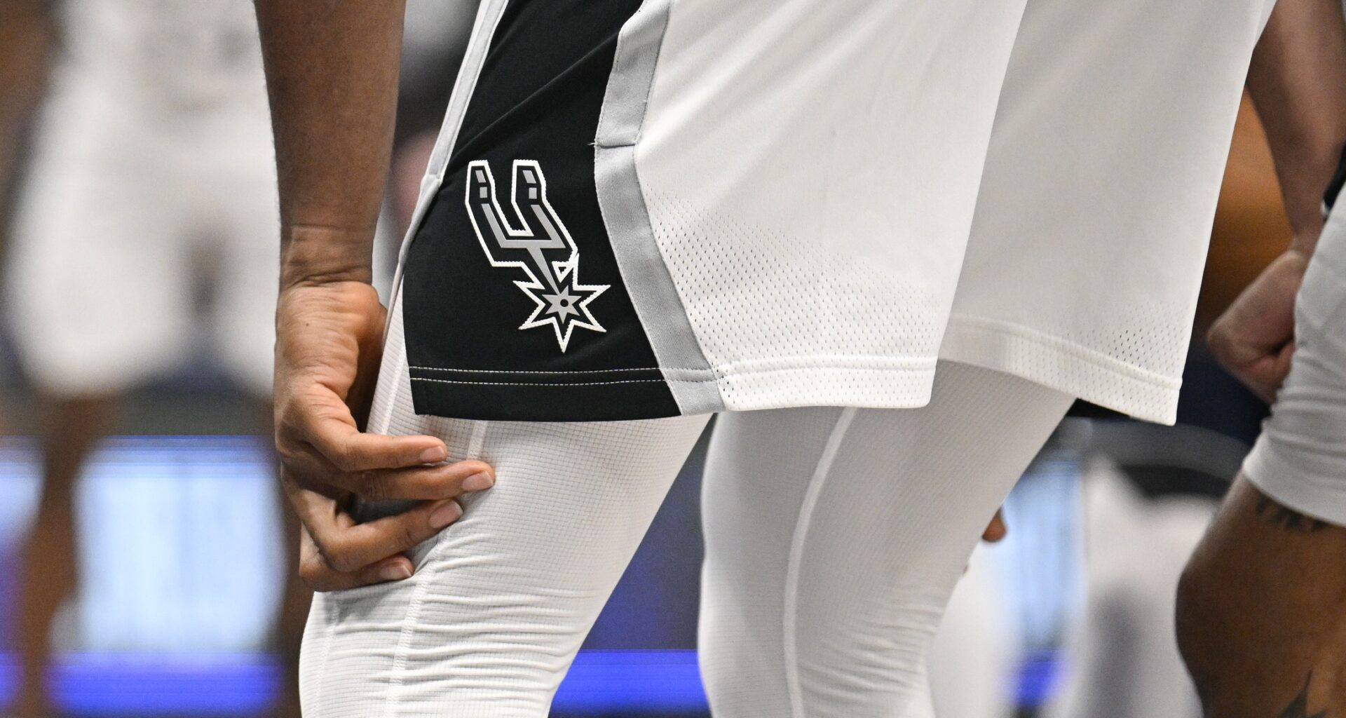 Spurs Re-Sign Point Guard, No, Not That One