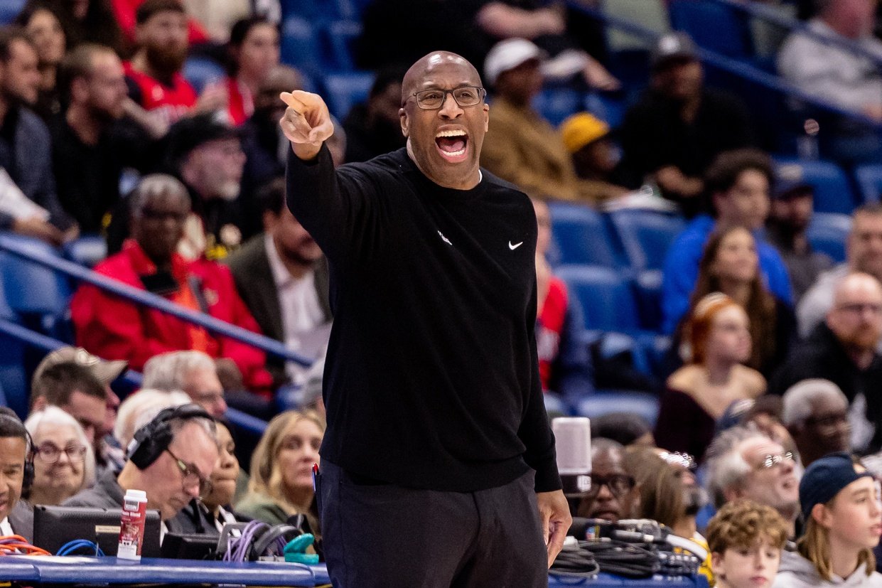 Dec 12, 2024; New Orleans, Louisiana, USA; Sacramento Kings head coach Mike Brown gives direction as he stands on the court against the New Orleans Pelicans during the first half at Smoothie King Center. Mandatory Credit: Stephen Lew-Imagn Images