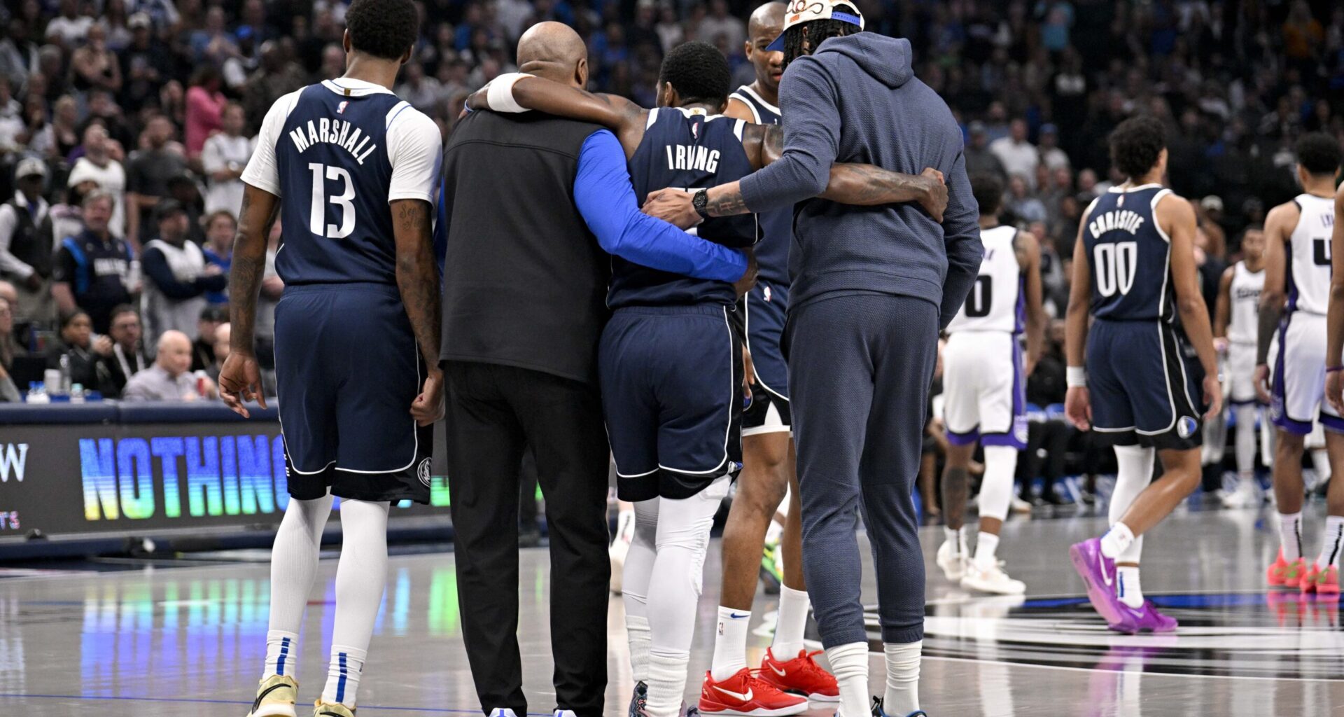 Mavericks' Anthony Davis to be re-evaluated in 2 weeks for left adductor strain