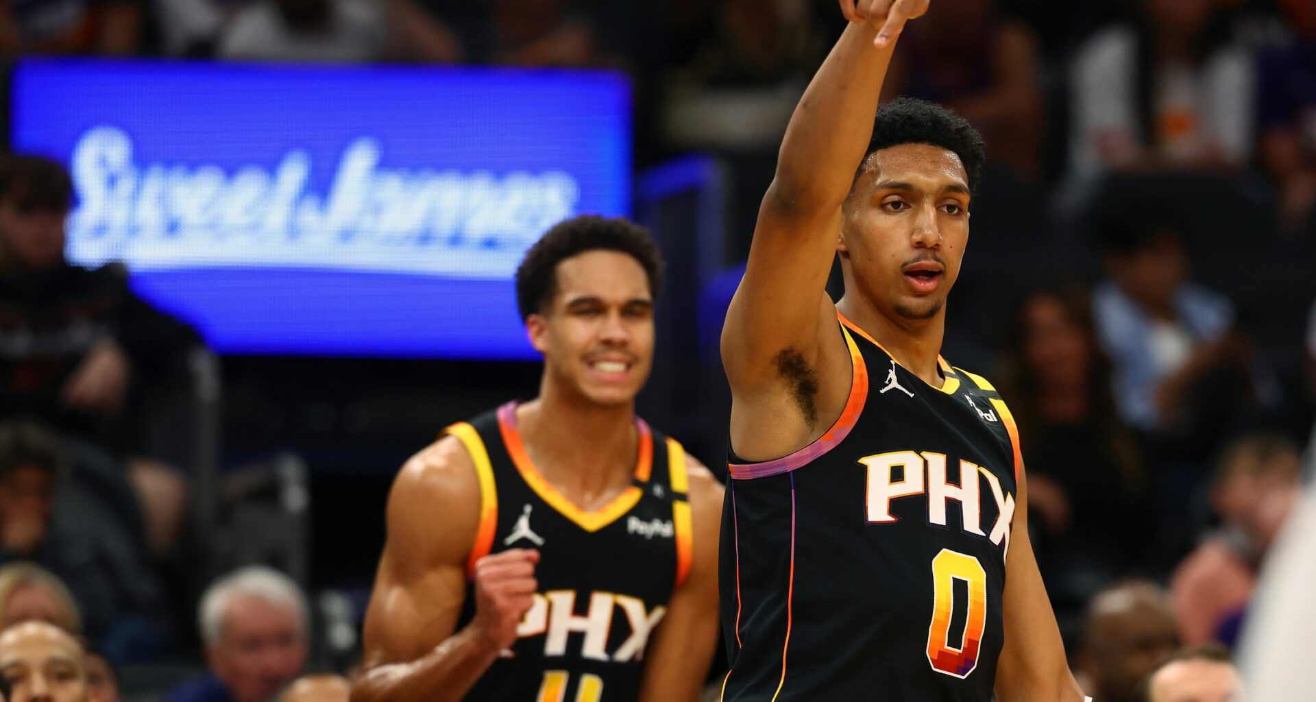 Suns wing Ryan Dunn takes a three against the Thunder during the 2024-25 NBA season.