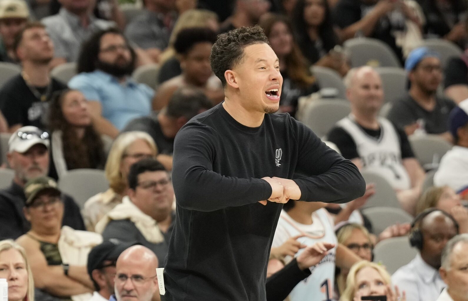 Spurs Latest Example Of Team Loading Up On Centers