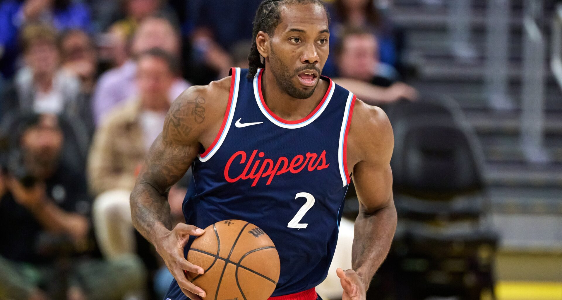 Clippers superstar Kawhi Leonard looks to make a play against the Warriors during the 2025-25 NBA season.