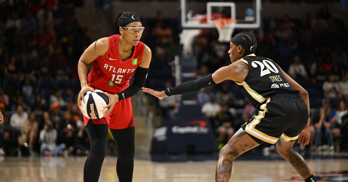 South Carolina women's basketball alum A'ja Wilson shooting over fellow Gamecock great Aliyah Boston. Photo by: Grace Smith/IndyStar / USA TODAY NETWORK via Imagn Images