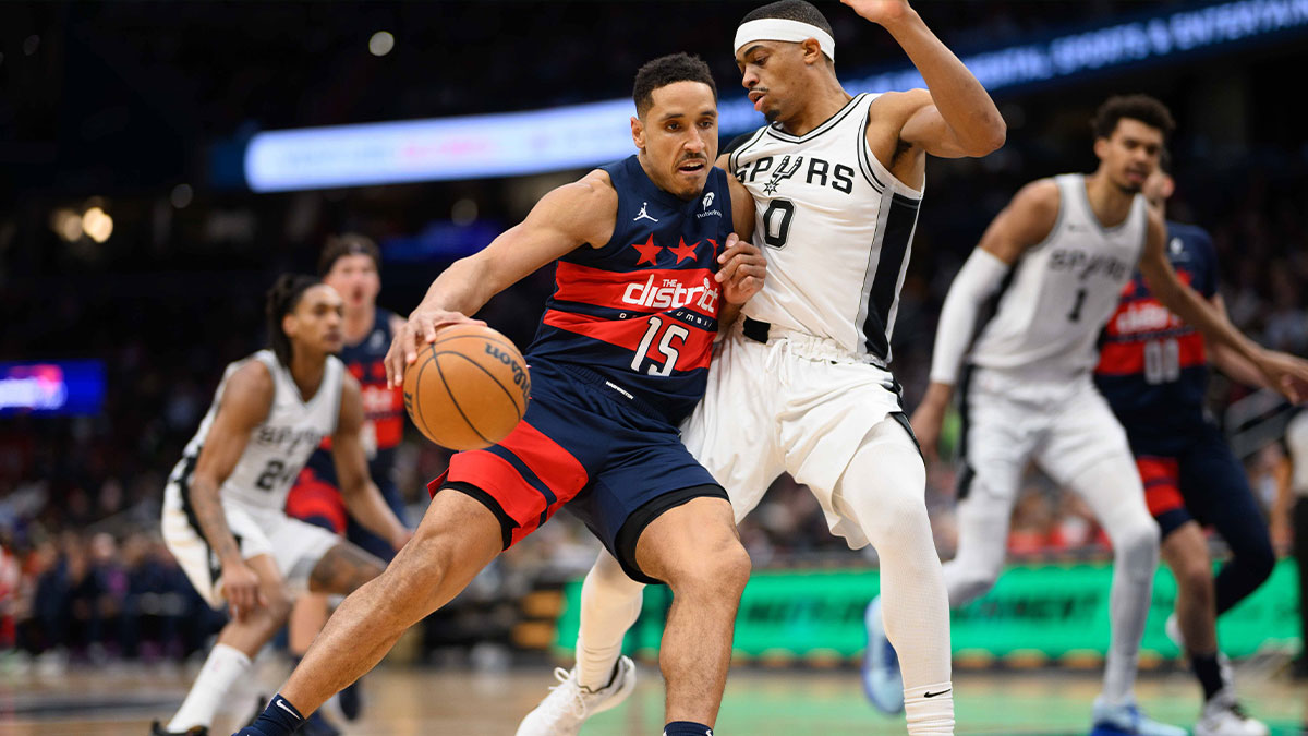 Washington Wizards guard Malcolm Brogdon (15) drives to the basket against San Antonio Spurs forward Keldon Johnson (0) during the second quarter at Capital One Arena. Sasser Robinson