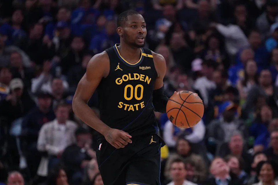 San Francisco, California, USA; Golden State Warriors forward Jonathan Kuminga (00) dribbles upcourt against the San Antonio Spurs in the second period at Chase Center. Mandatory Credit: David Gonzales-Imagn ImagesMandatory Credit&colon; David Gonzales-Imagn Images