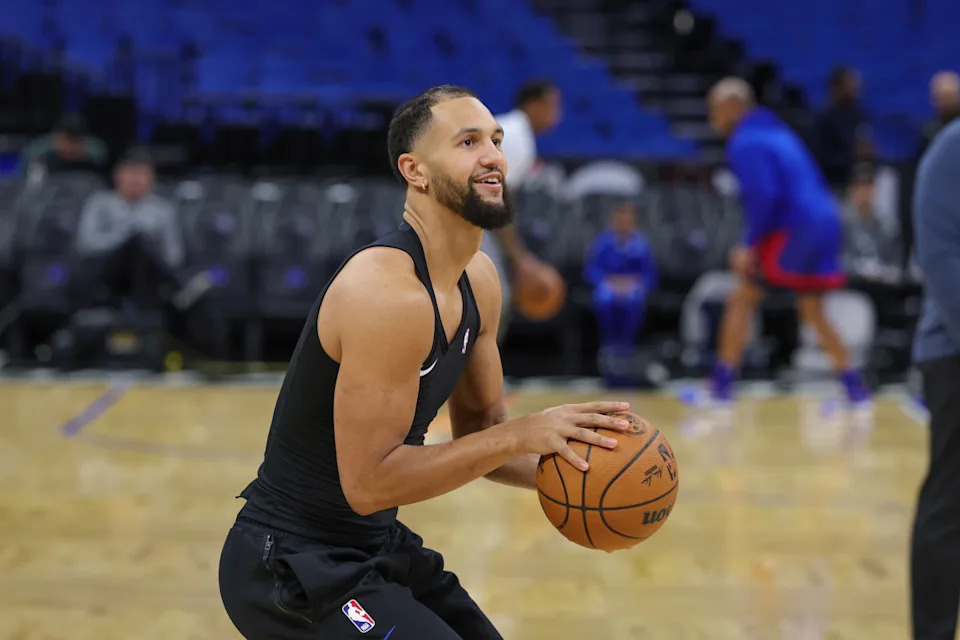 Orlando Magic guard Jalen Suggs warms up before the game.-Mike Watters-Imagn Images