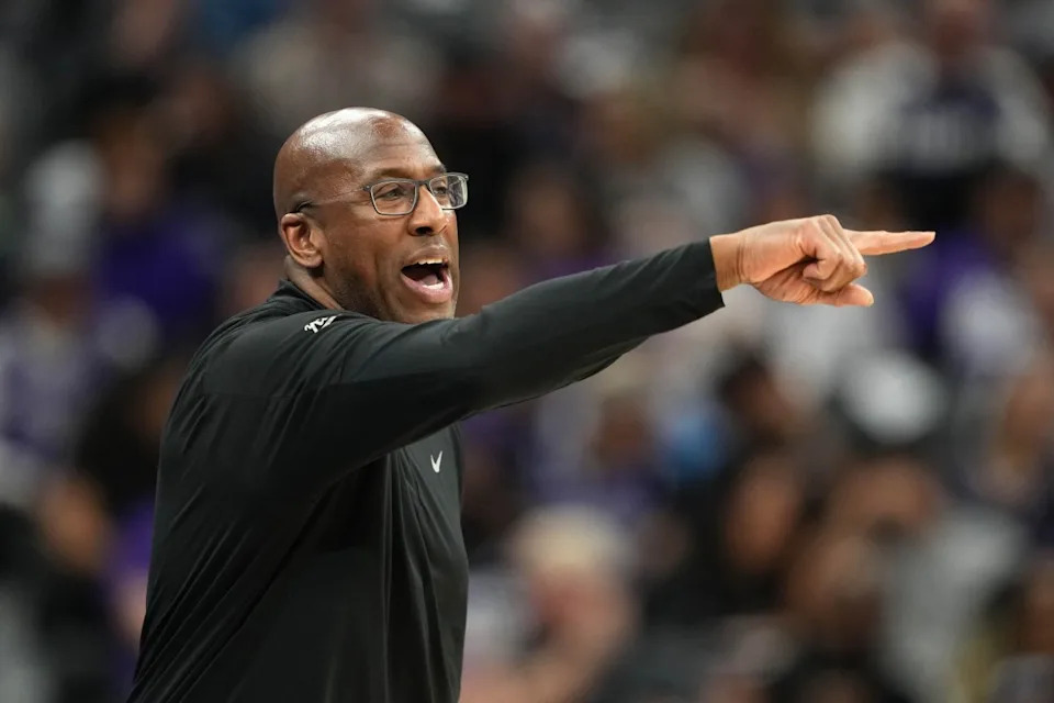 Sacramento Kings head coach Mike Brown gestures during the third quarter of his team’s game against the Utah Jazz at Golden 1 Center on March 31, 2024.Darren Yamashita-Imagn Images