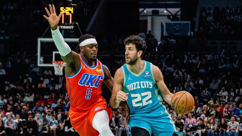 Lu Dort guards Vasilije Micic© Scott Kinser-USA TODAY Sports