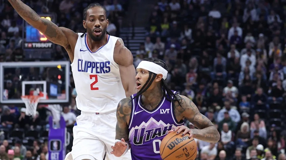 Jordan Clarkson moves against Los Angeles Clippers forward Kawhi Leonard© Rob Gray-Imagn Images