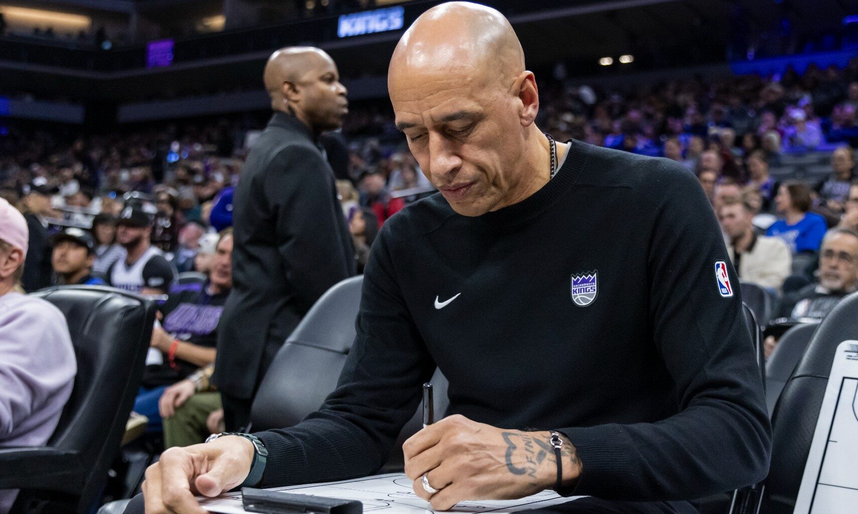Kings' interim coach Doug Christie gets 1st win after taking over for Mike Brown