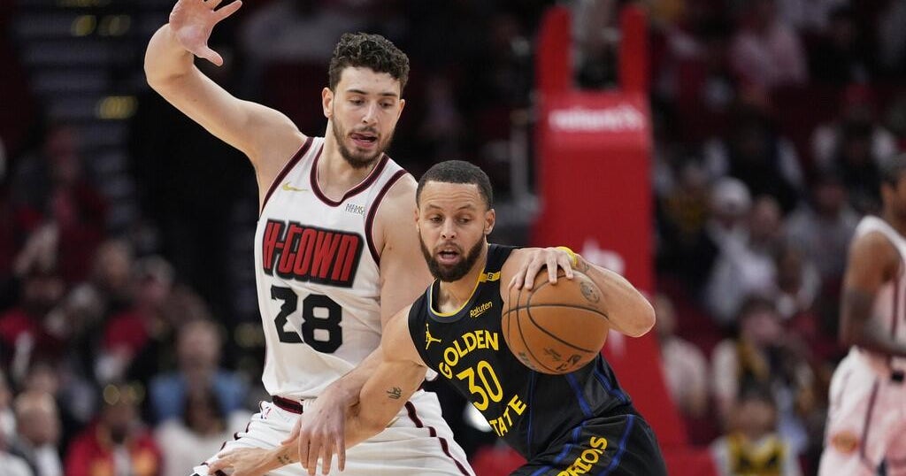 Curry scores 27 points to lead the Warriors to a 105-98 win over the Rockets