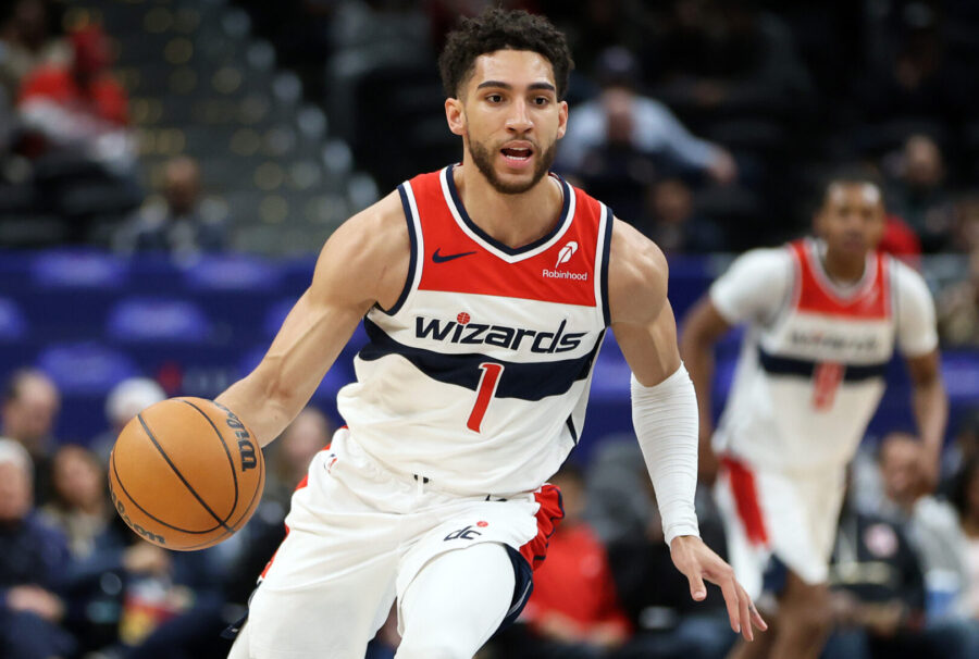 Pistons Sign Colby Jones To Two-Way Contract