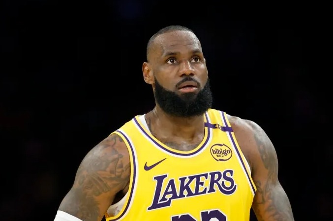 LeBron James spotted at rival NBA team's practice facility following LA Lakers retirement rumors