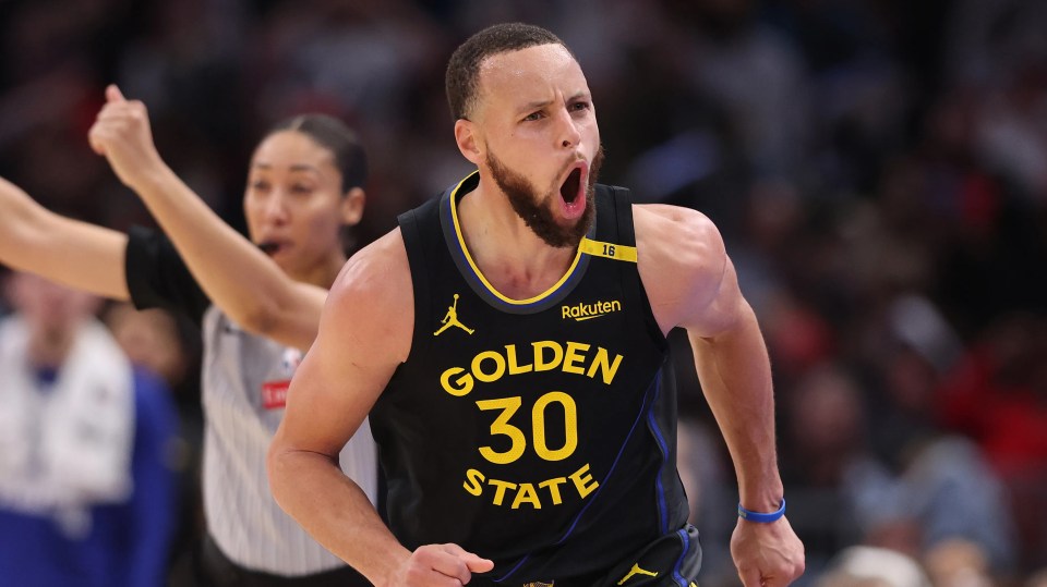 Steph Curry still carries the Warriors nightly