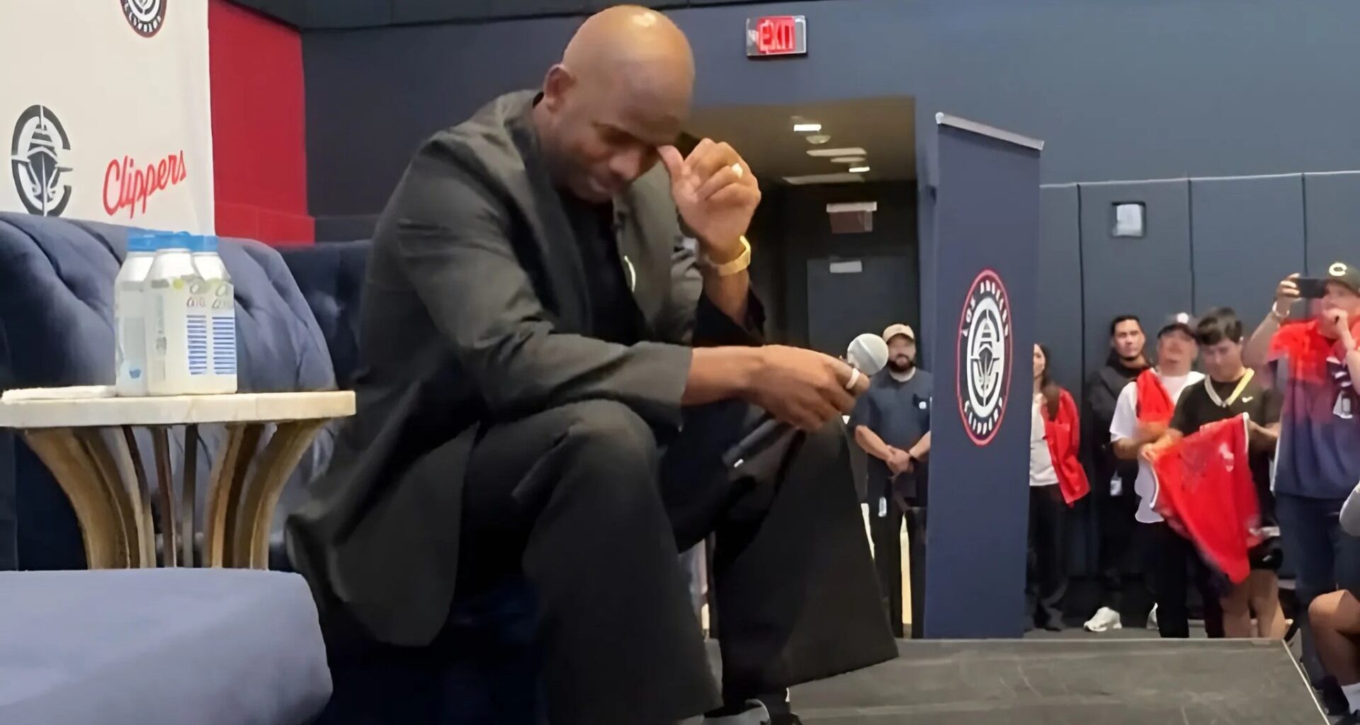 Chris Paul overcome with emotion as James Harden shares one-word reaction to Clippers return