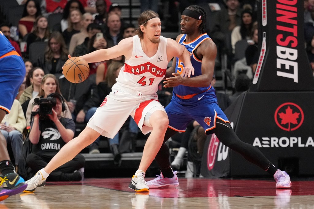 Precious Achiuwa (r.) defends during the Knicks' win on Dec. 9.