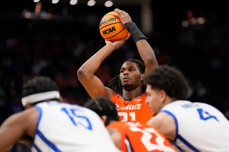 Former Illinois F and Michigan transfer Morez Johnson Jr. shoots vs. Kentucky in the 2025 NCAA Tournament. © Jeff Hanisch-Imagn Images