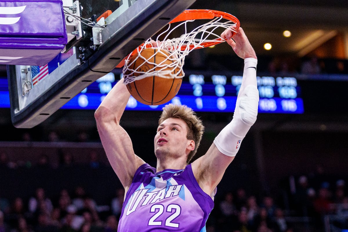 Kyle Filipowski leads summer league in scoring. Should he start for the Jazz next year?