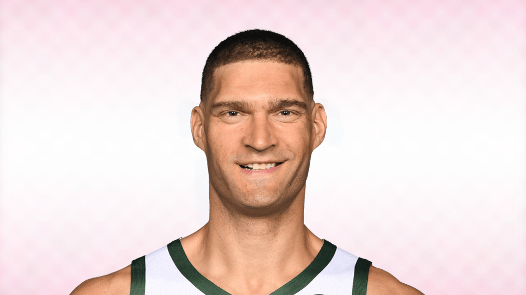 Brook Lopez’s second year is a team option - HoopsHype