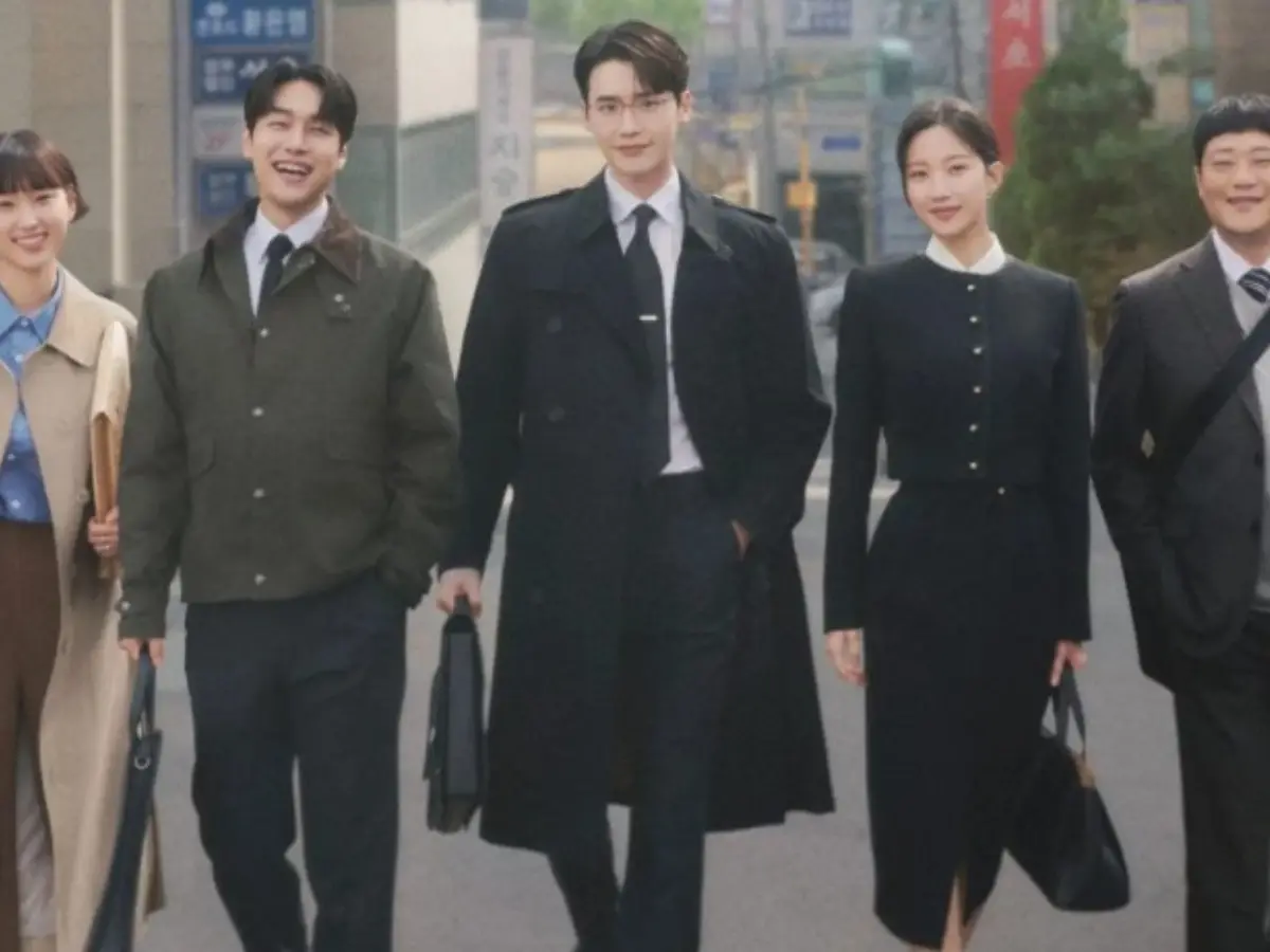 Law and the City review: Paperwork, lunches &  friendships! Lee Jong Suk makes his comeback after 3 years , Moon Ga-young shines as lawyer