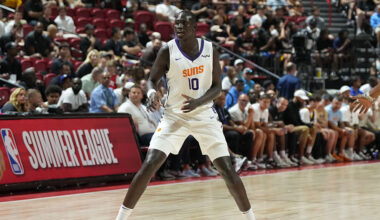 Khaman Maluach #10 of the Phoenix Suns calls for the ball against the Washington Wizards in the fir...