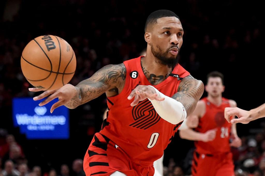Damian Lillard reuniting with Trail Blazers on three-year, $42 million contract