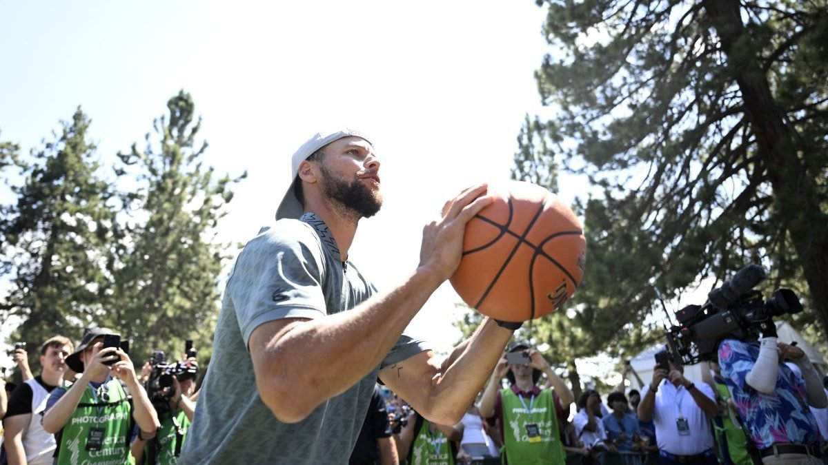 Steph Curry makes wild accidental trick shot at ACC tournament – NBC Sports Bay Area & California