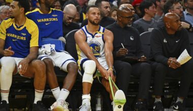 Stephen Curry sprains left ankle in Warriors' loss