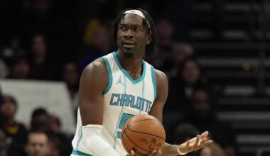 Lakers' trade for Mark Williams rescinded after failed physical