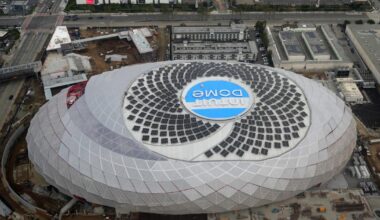 A new law allows late-night drinking for Clippers VIPs at Intuit Dome