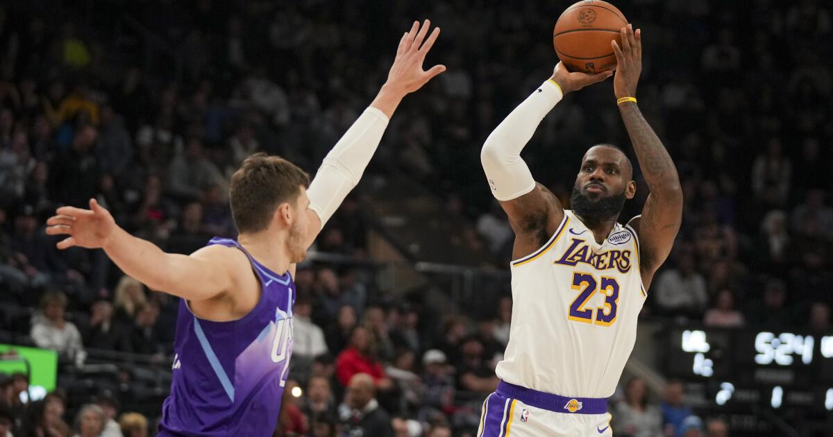 LeBron James goes old school to lead Lakers past the Jazz