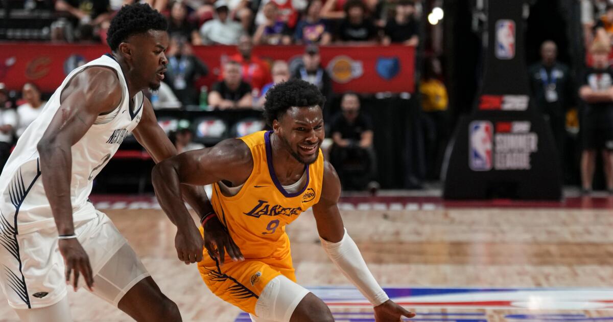 With LeBron James courtside, Bronny puts on a Summer League show