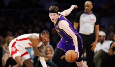 Lakers hold off Rockets, score big win amid playoff seeding race