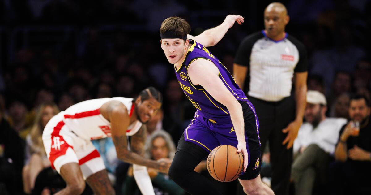 Lakers hold off Rockets, score big win amid playoff seeding race