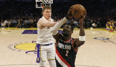 Lakers agree to terms with center Deandre Ayton