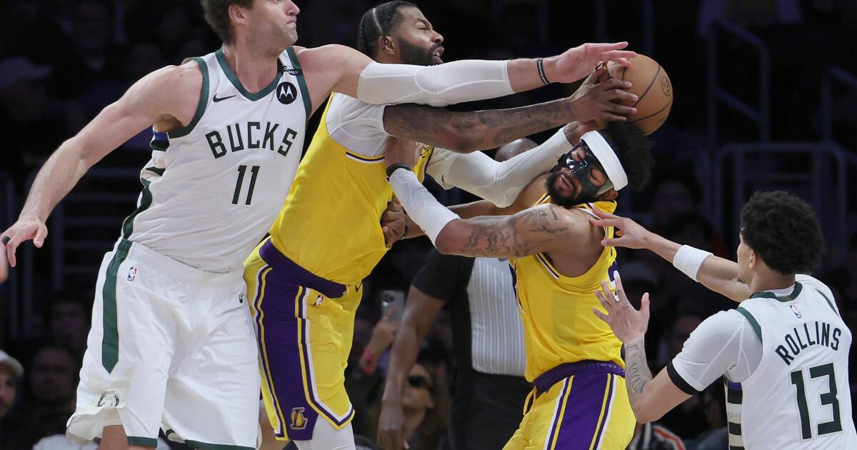 Clippers agree to two-year deal with Brook Lopez