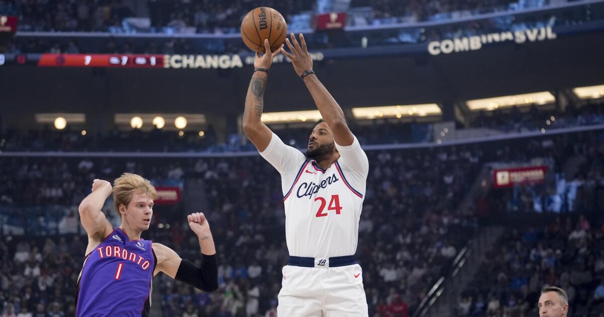 Clippers hold off Toronto to pick up a fourth consecutive win