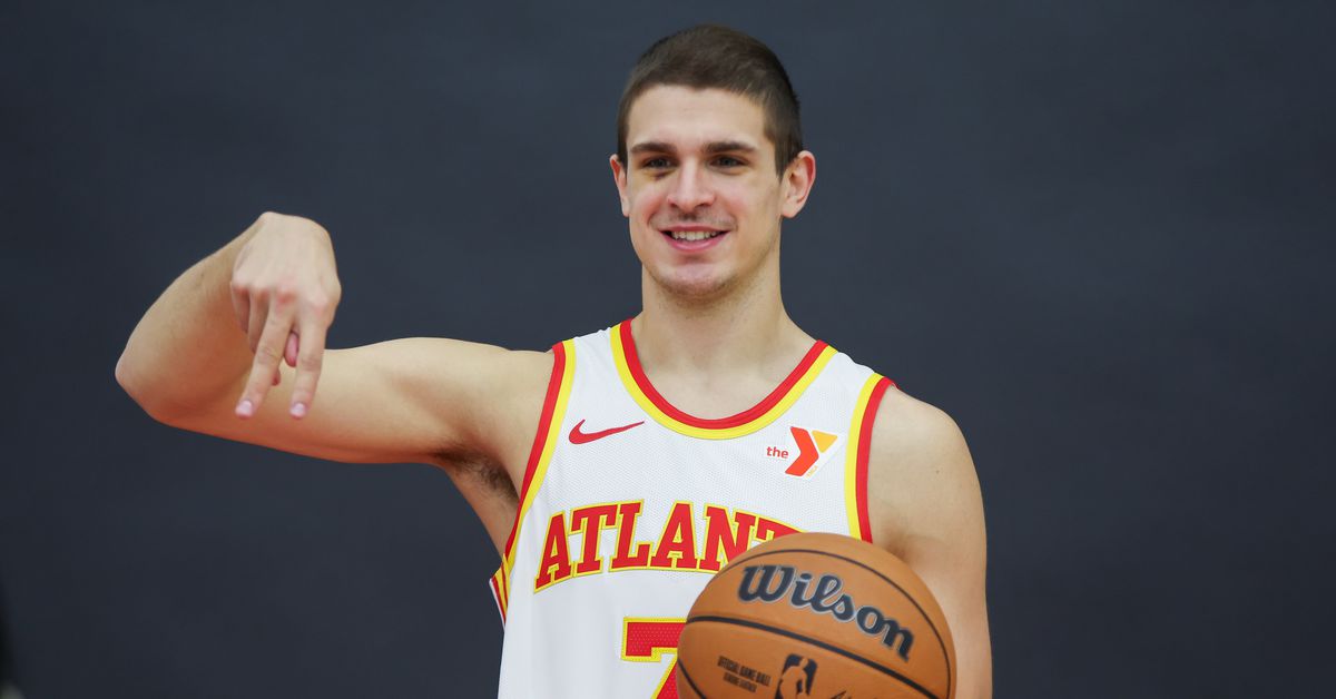 Nikola Djurisic, Hawks agree to standard contract